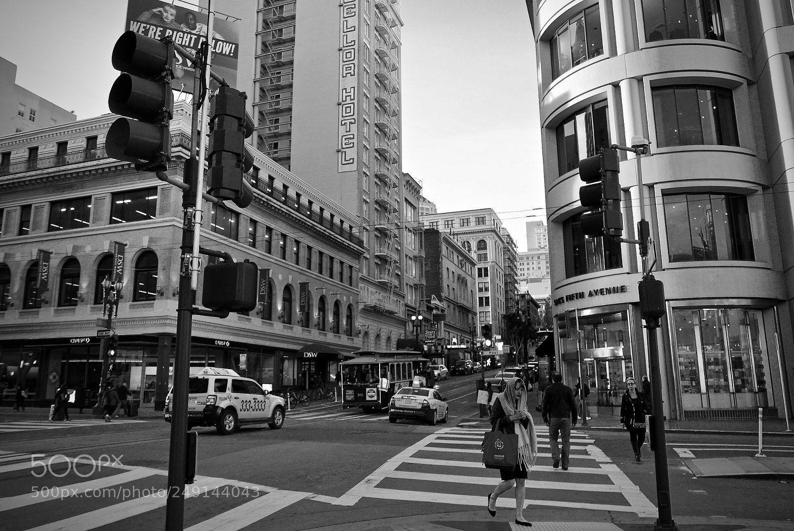 Leica D-Lux (Typ 109) sample photo. A busy city photography
