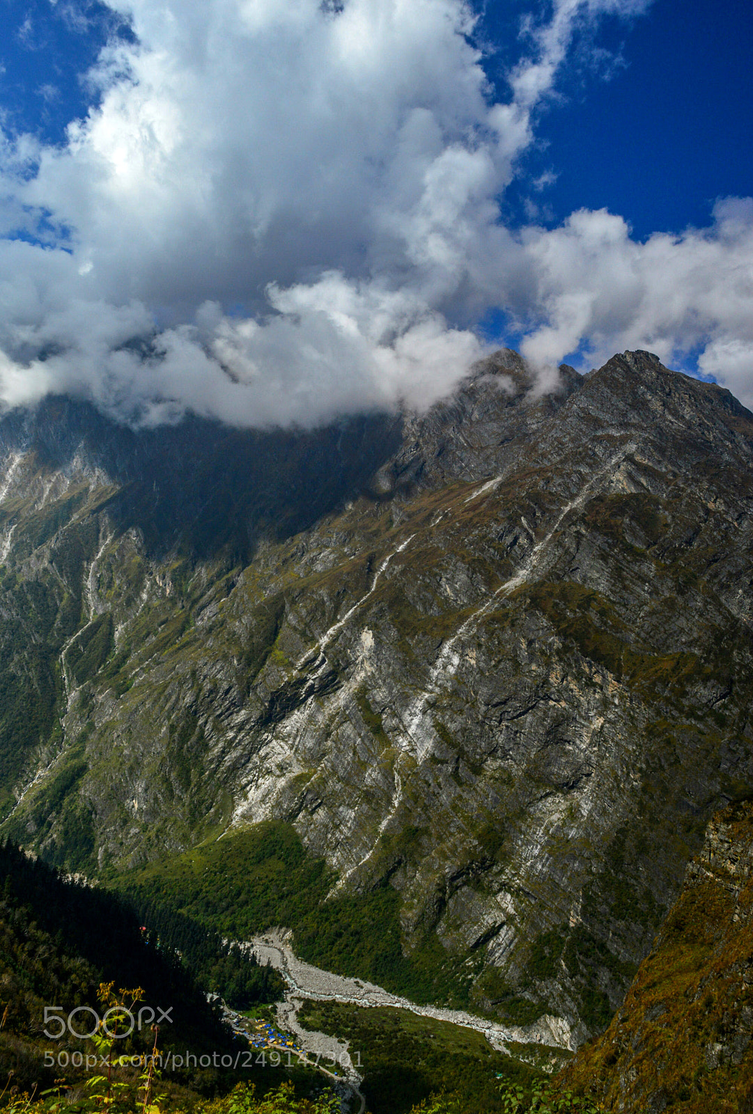 Nikon D3200 sample photo. Soaring clouds photography