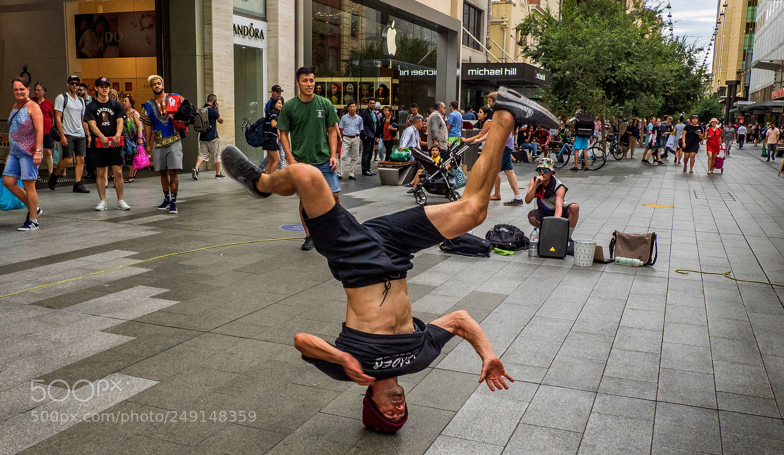 Olympus OM-D E-M1 sample photo. Head spin #2 photography