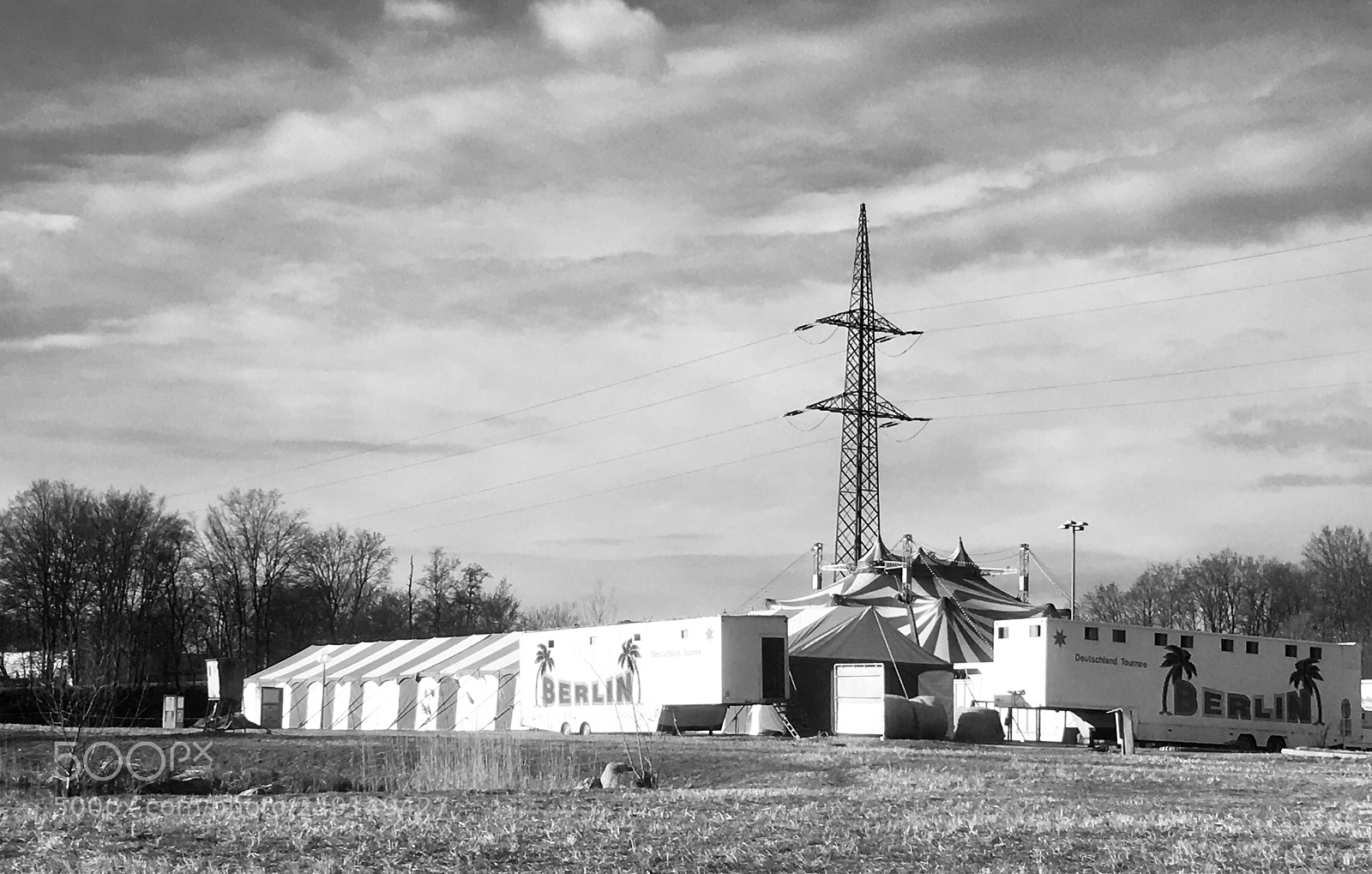 Apple iPhone SE sample photo. Little circus in town photography
