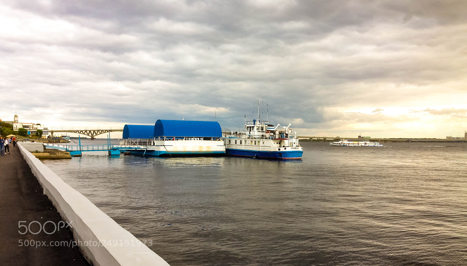 Apple iPhone 5 sample photo. Pier on the volga photography