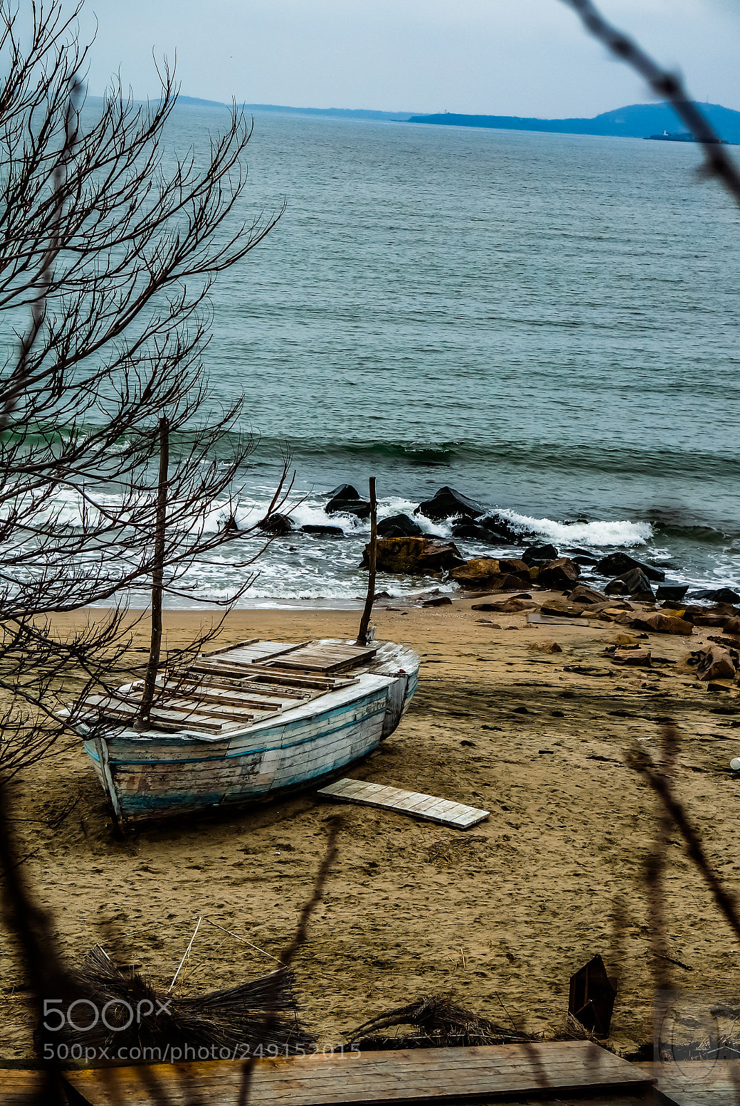 Sony Alpha NEX-3N sample photo. Abandoned boat photography