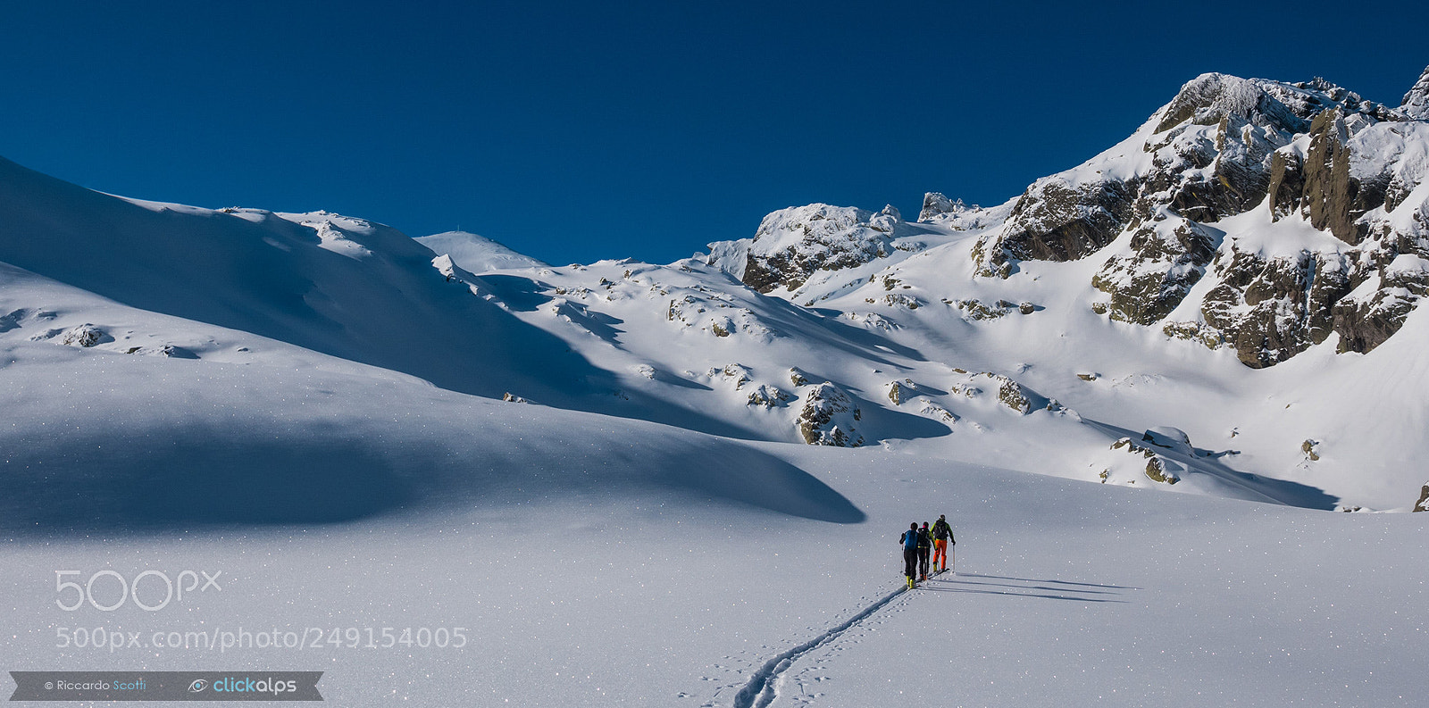 Panasonic Lumix DMC-GX85 (Lumix DMC-GX80 / Lumix DMC-GX7 Mark II) sample photo. Skiing in jewelry photography