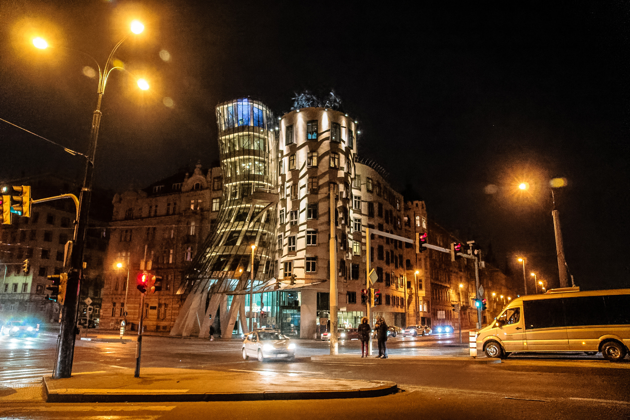Sony a99 II + Sony Vario-Sonnar T* DT 16-80mm F3.5-4.5 ZA sample photo. Dancing house photography