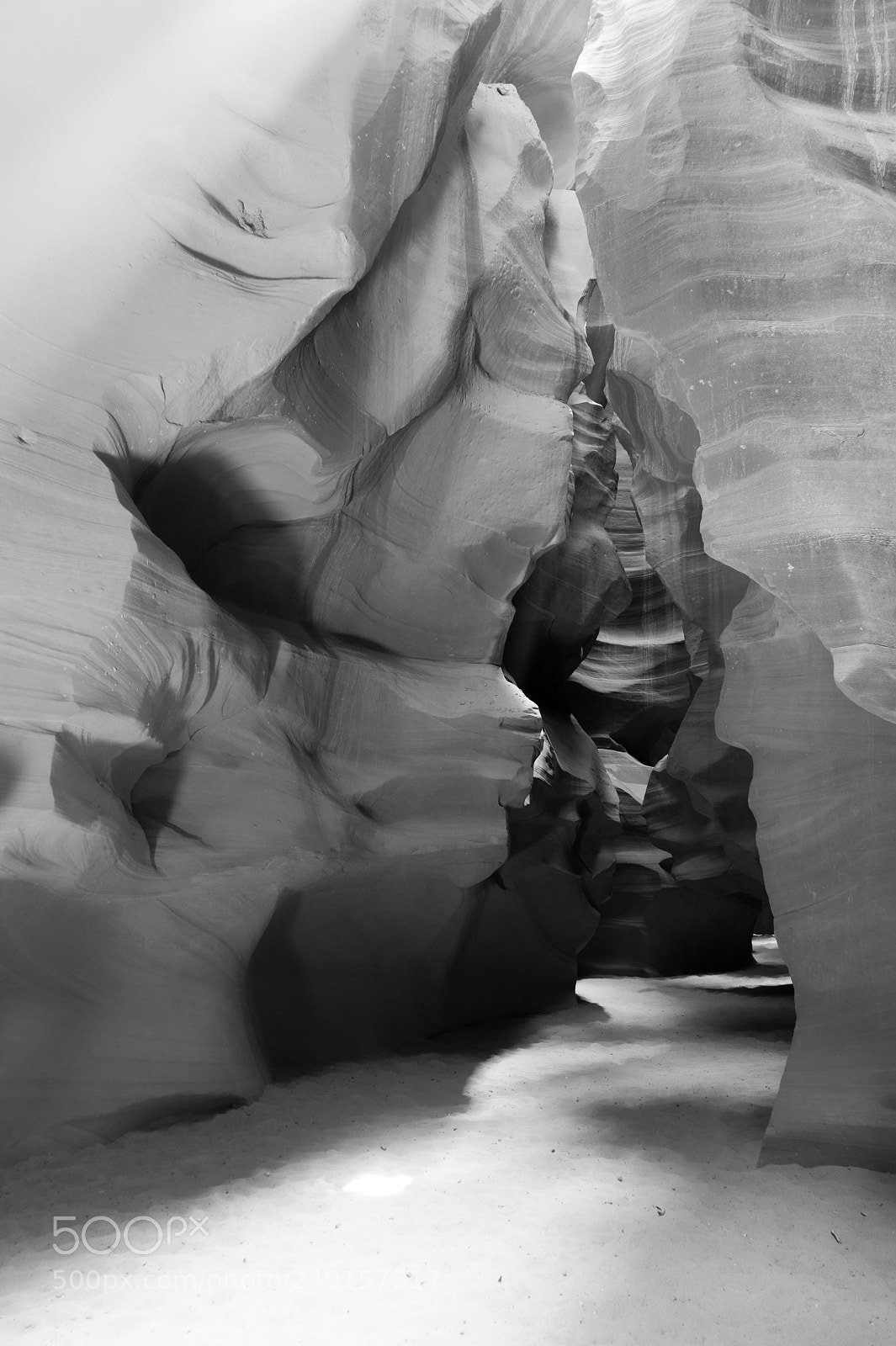 Sony Alpha DSLR-A350 sample photo. Sunlight beams through crevasse photography