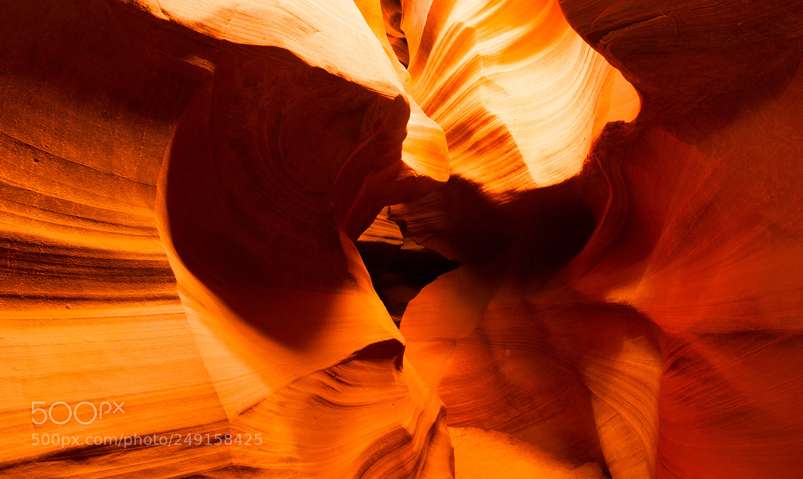 Sony Alpha DSLR-A350 sample photo. Sunlight beams through crevasse photography