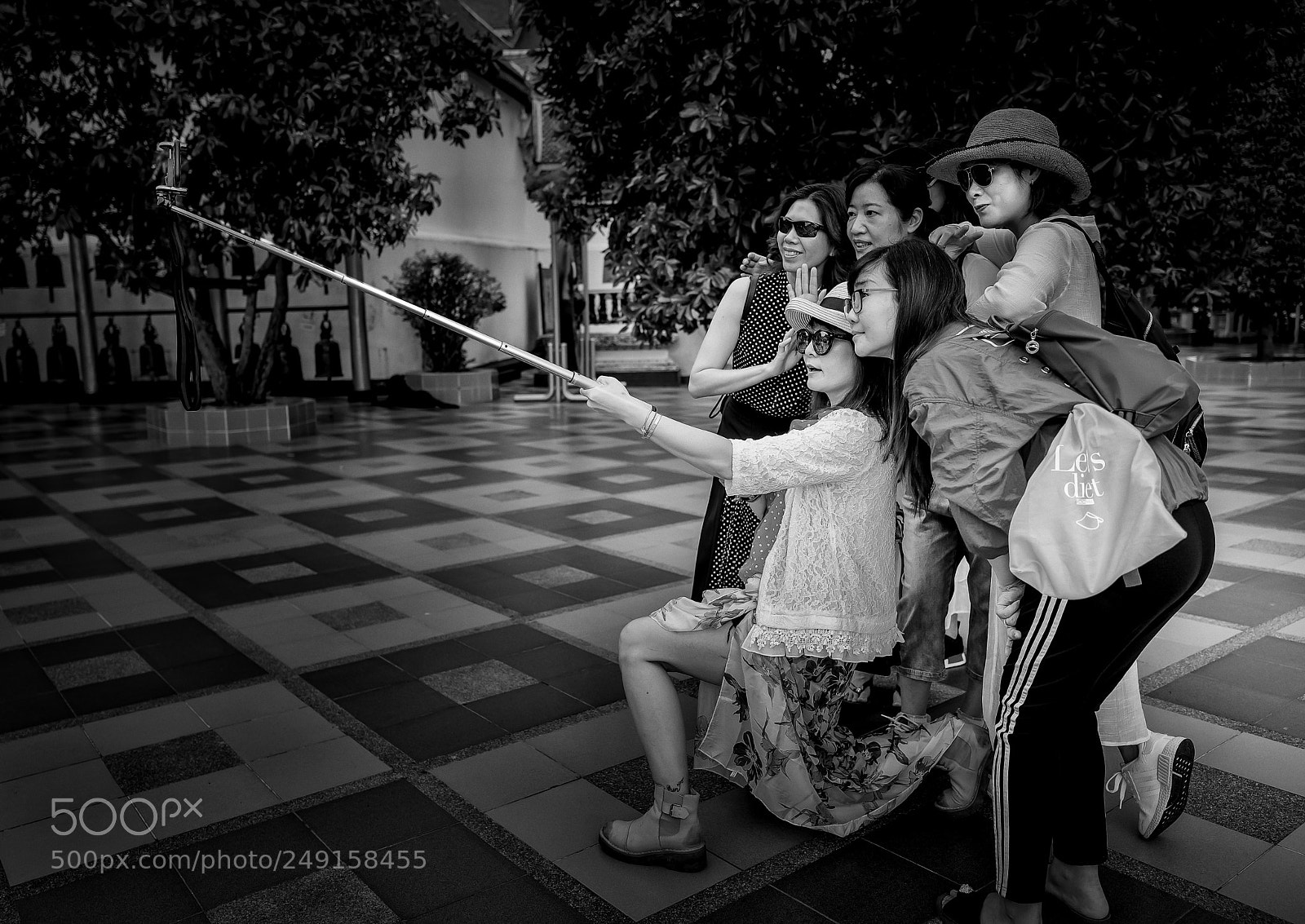 Leica Q (Typ 116) sample photo. The tourists. photography