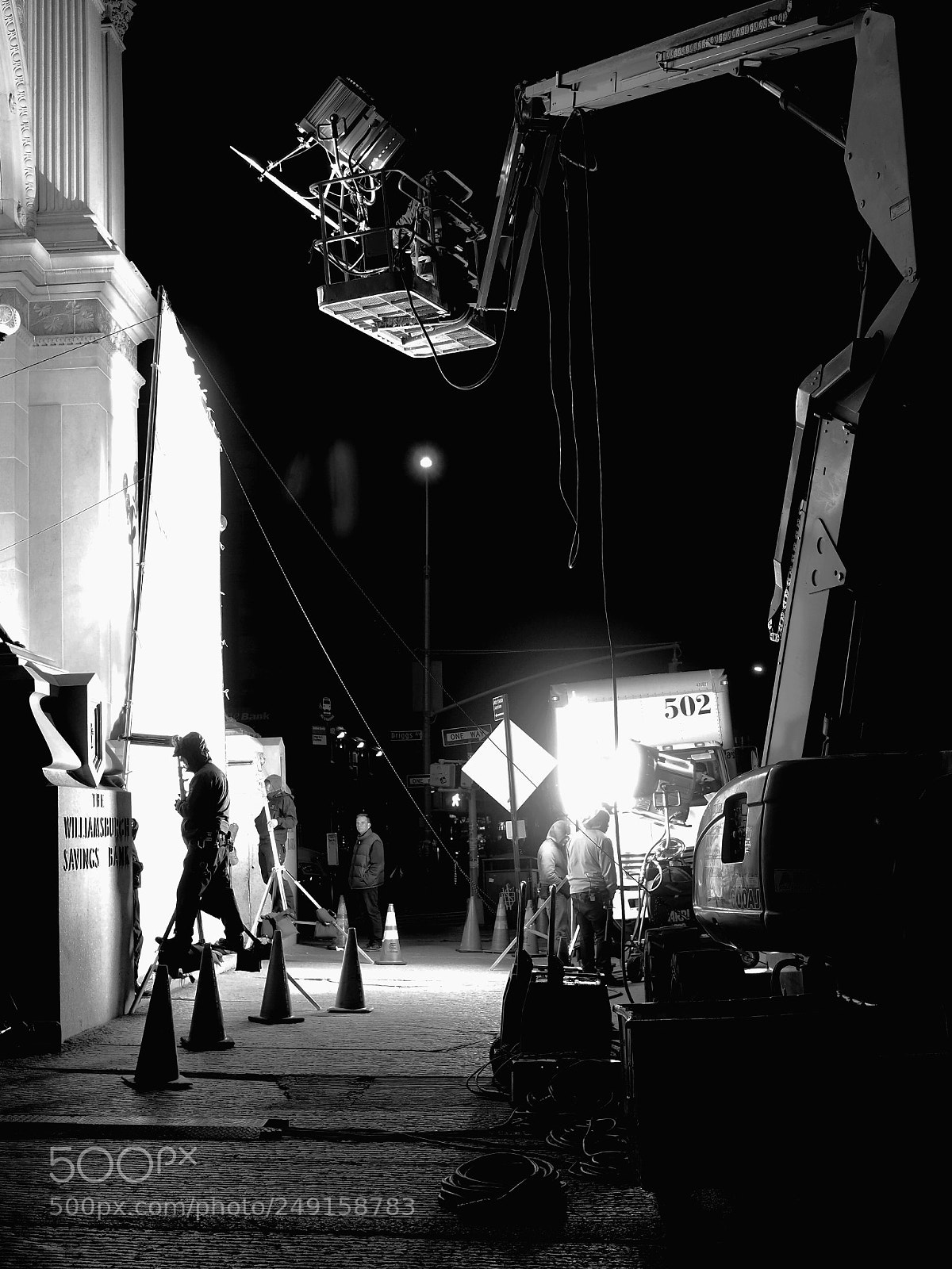 Olympus OM-D E-M10 II sample photo. Un film, la nuit photography