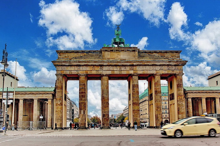 Canon EOS 600D (Rebel EOS T3i / EOS Kiss X5) sample photo. Axbrandenburg gate germany berlin photography