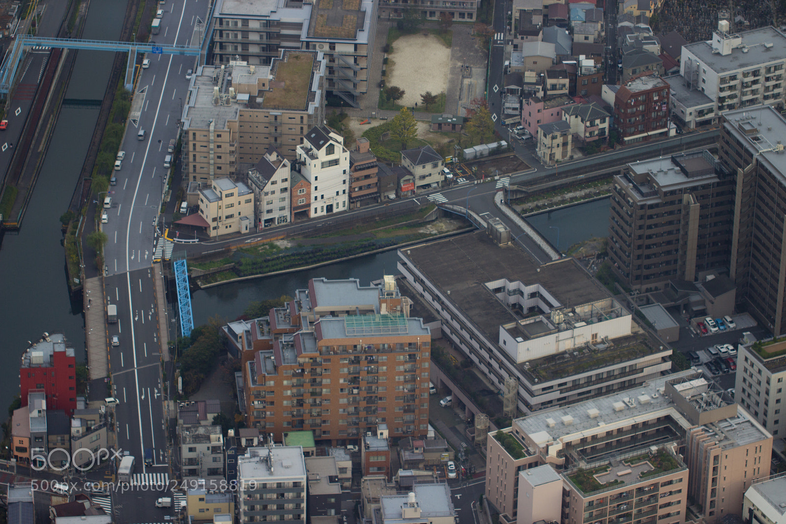 Canon EOS 600D (Rebel EOS T3i / EOS Kiss X5) sample photo. Everything's small photography