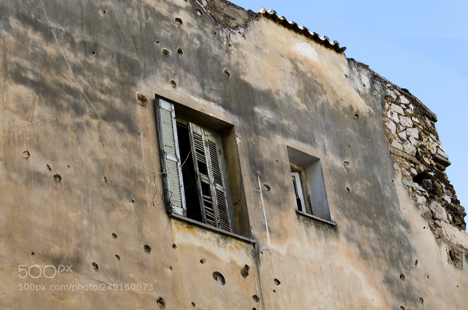 Nikon D5100 sample photo. The injured walls of photography