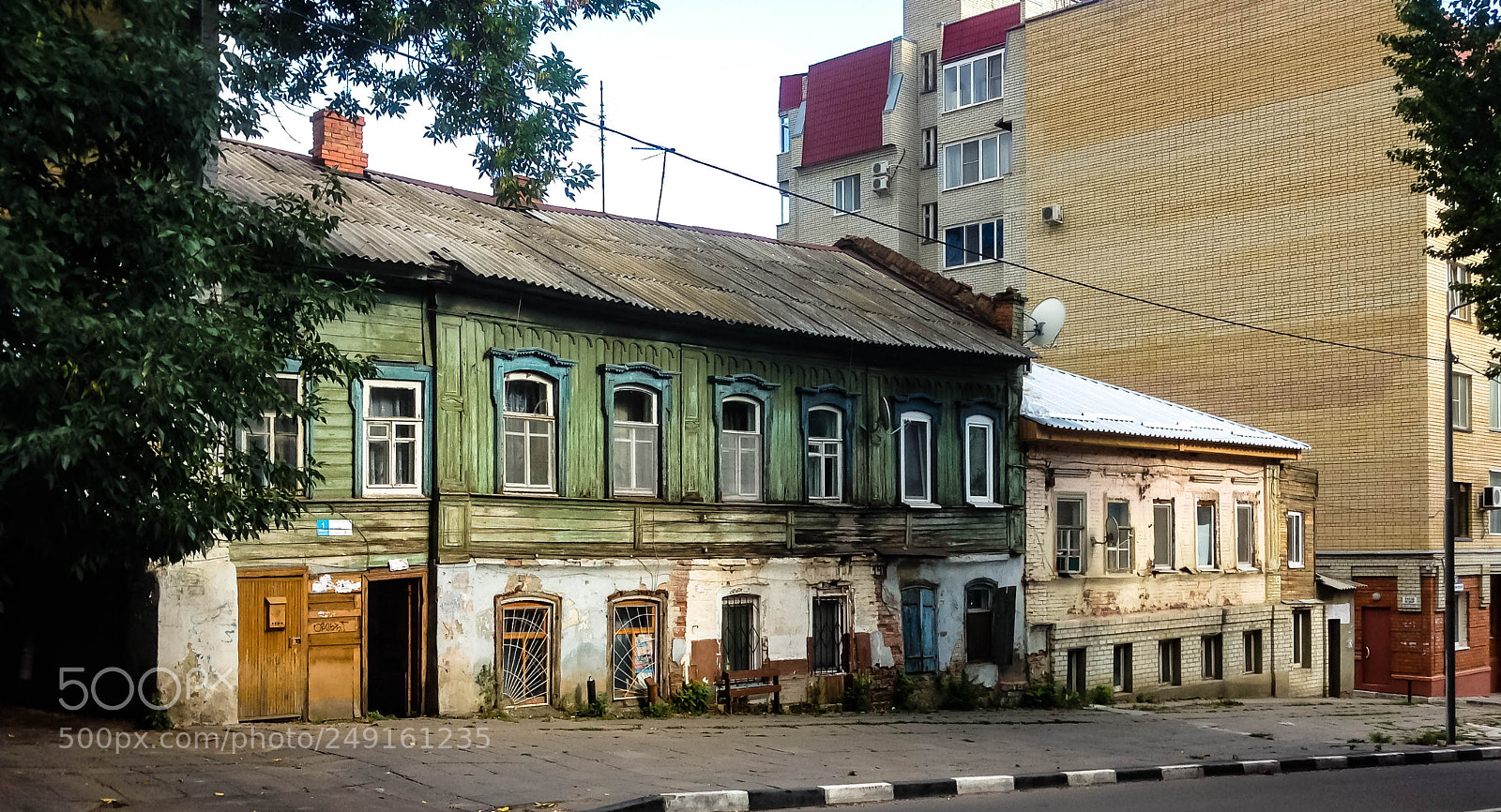 Apple iPhone 5 sample photo. Old houses and modern photography