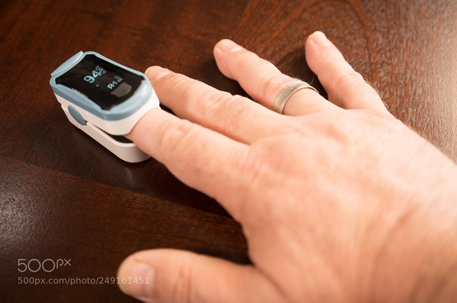 Sony a7 sample photo. Fingertip oxygen sensor pulse photography