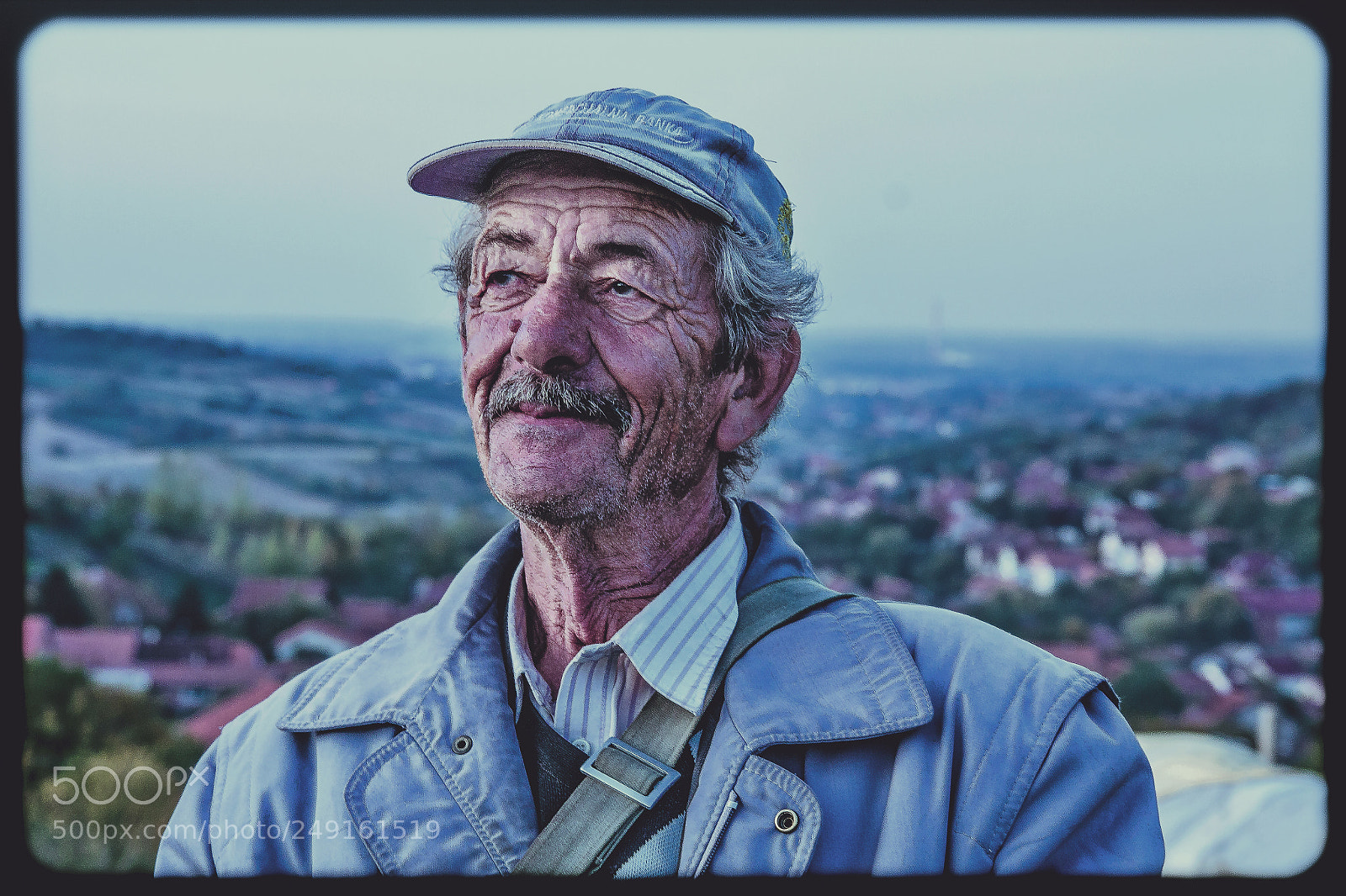Canon EOS 600D (Rebel EOS T3i / EOS Kiss X5) sample photo. Old man portrait photography