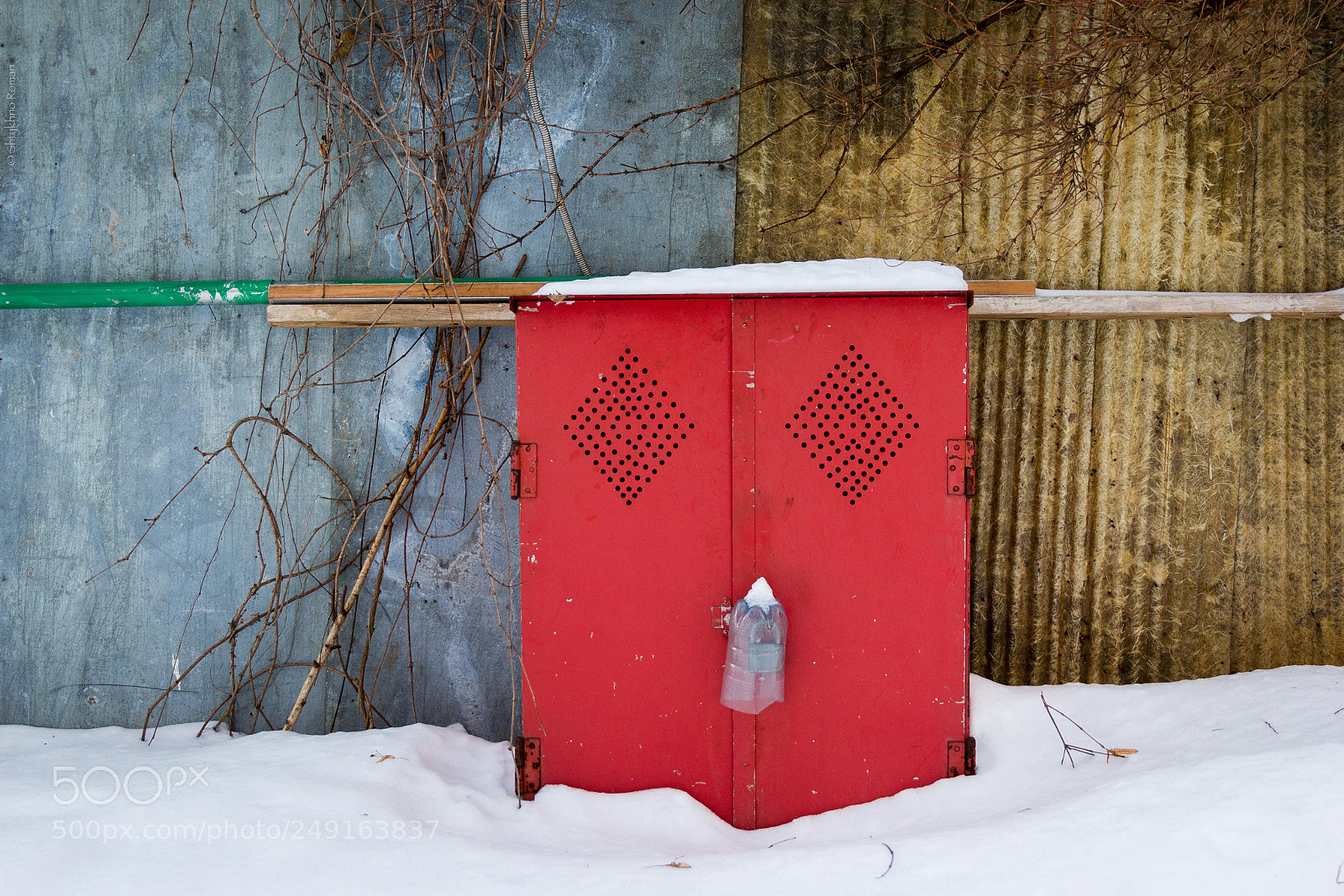 Canon EOS 60D sample photo. Red doors photography