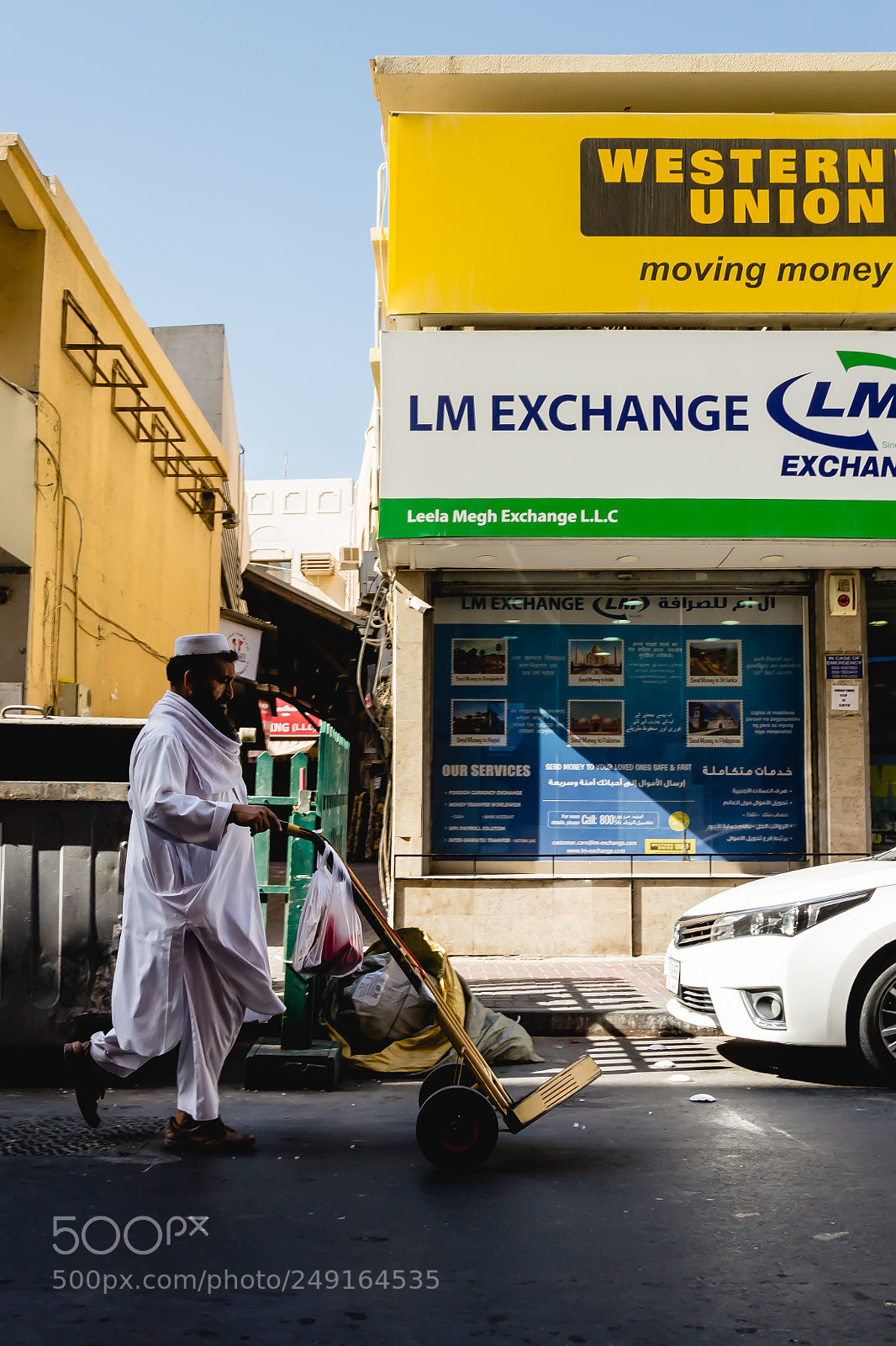 Nikon D3100 sample photo. Moving 'for' money photography