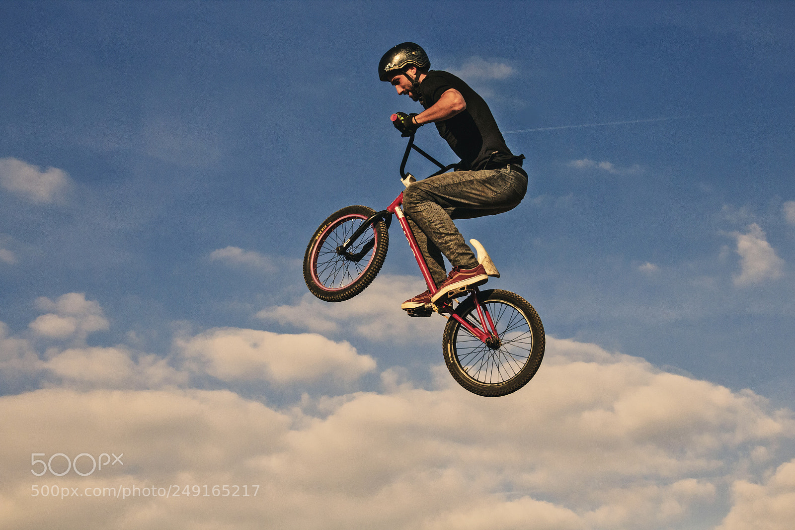 Canon EOS 600D (Rebel EOS T3i / EOS Kiss X5) sample photo. Man in the sky photography