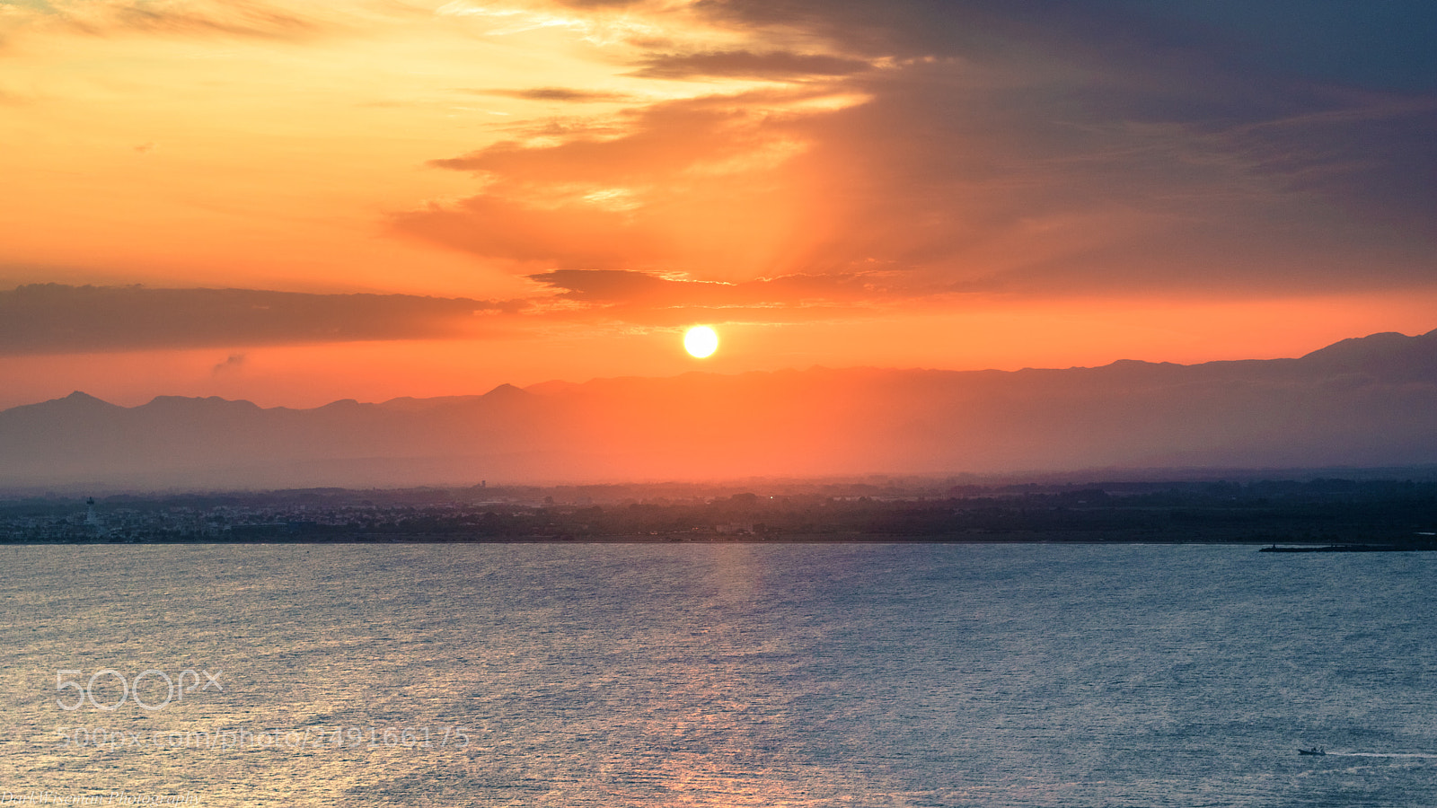 Canon EOS 750D (EOS Rebel T6i / EOS Kiss X8i) sample photo. Sun over the horizon photography