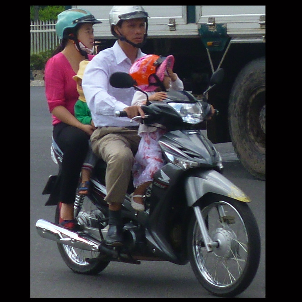 Panasonic DMC-FS40 sample photo. Vn people lot() photography