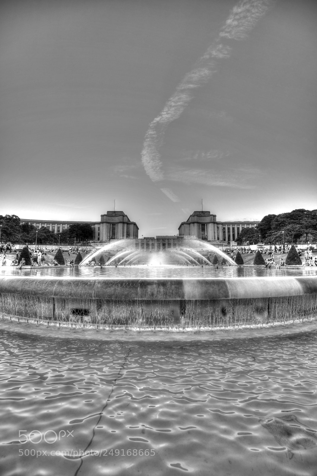 Nikon D610 sample photo. B&w fountain photography