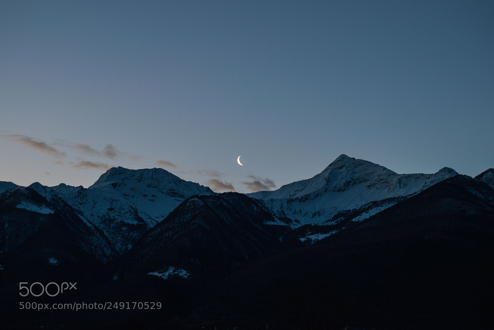 Canon EOS 7D Mark II sample photo. Moon between peaks photography