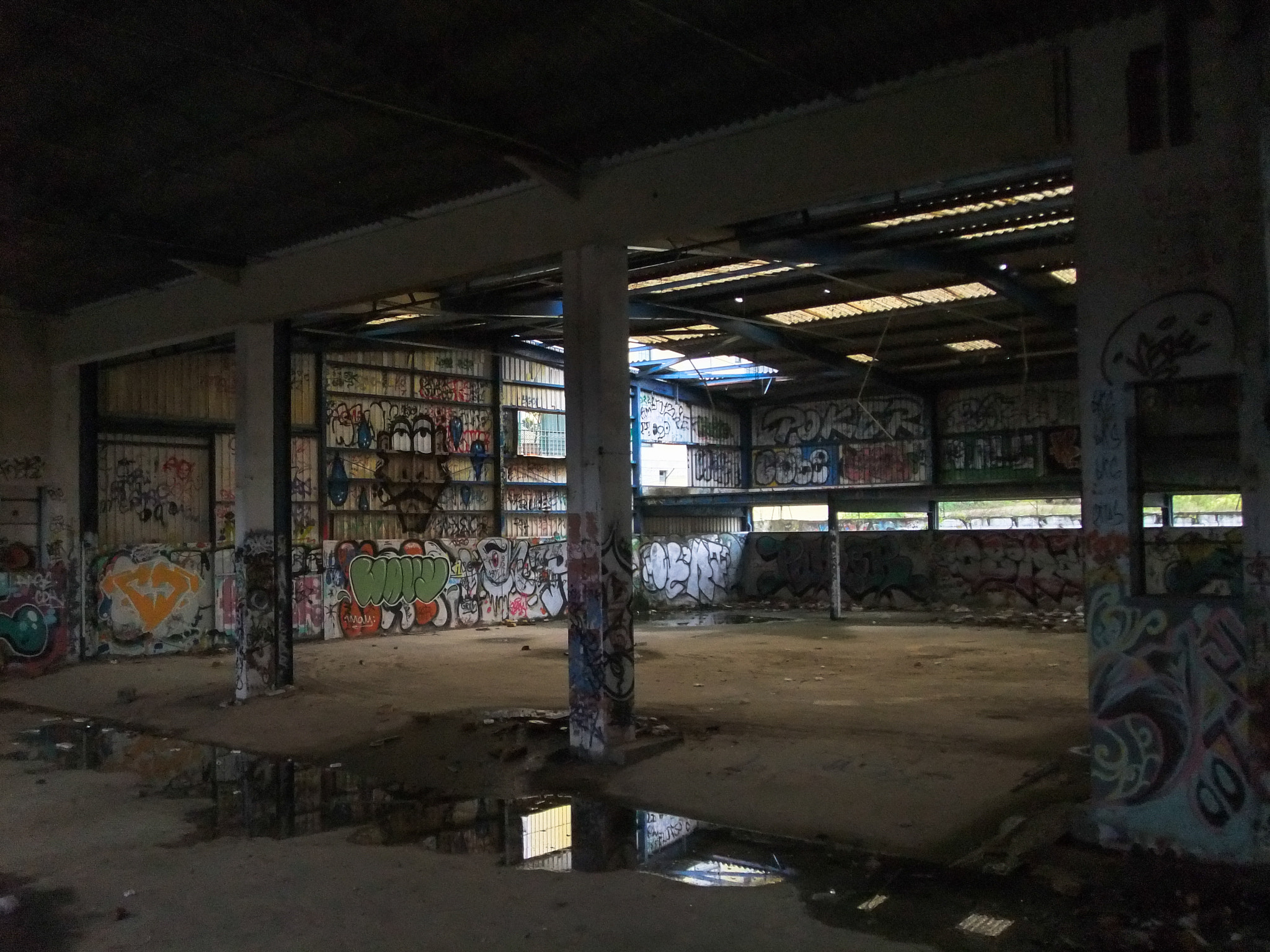 FujiFilm FinePix Z800EXR (FinePix Z808EXR) sample photo. Graffiti in abandoned factory ii photography