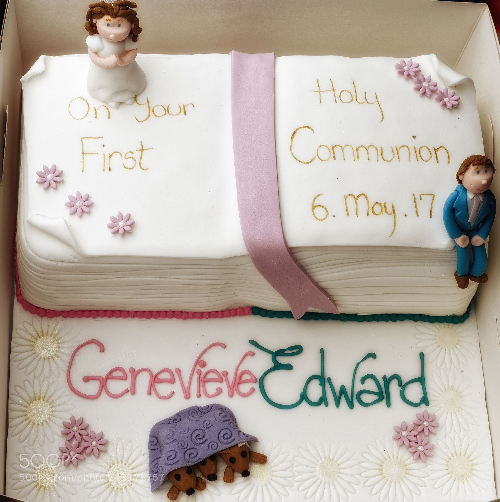 Nikon D810 sample photo. Twins communion cake photography