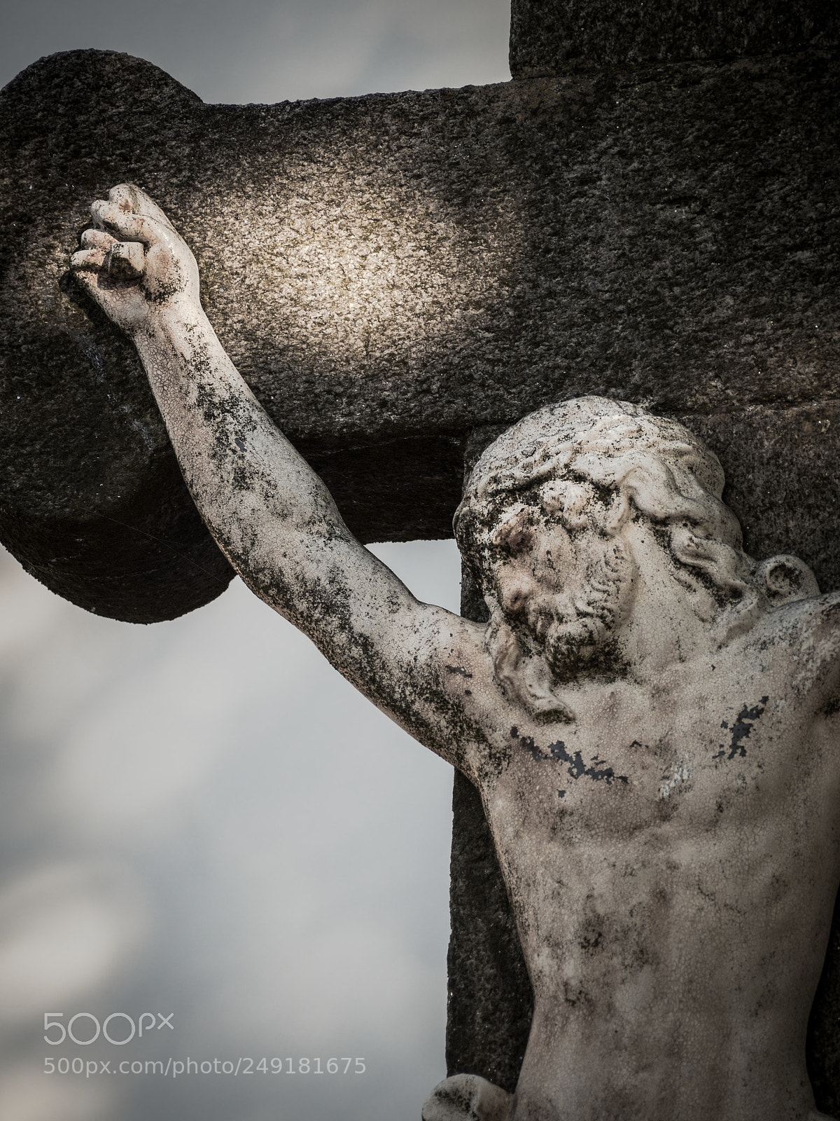 Olympus OM-D E-M10 II sample photo. The stone cross, standing photography