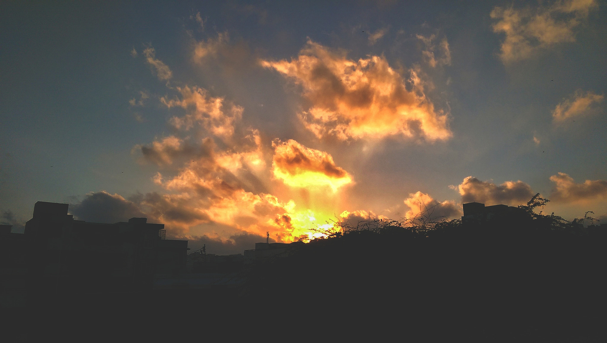 HTC ONE M8 sample photo. Evening sky photography