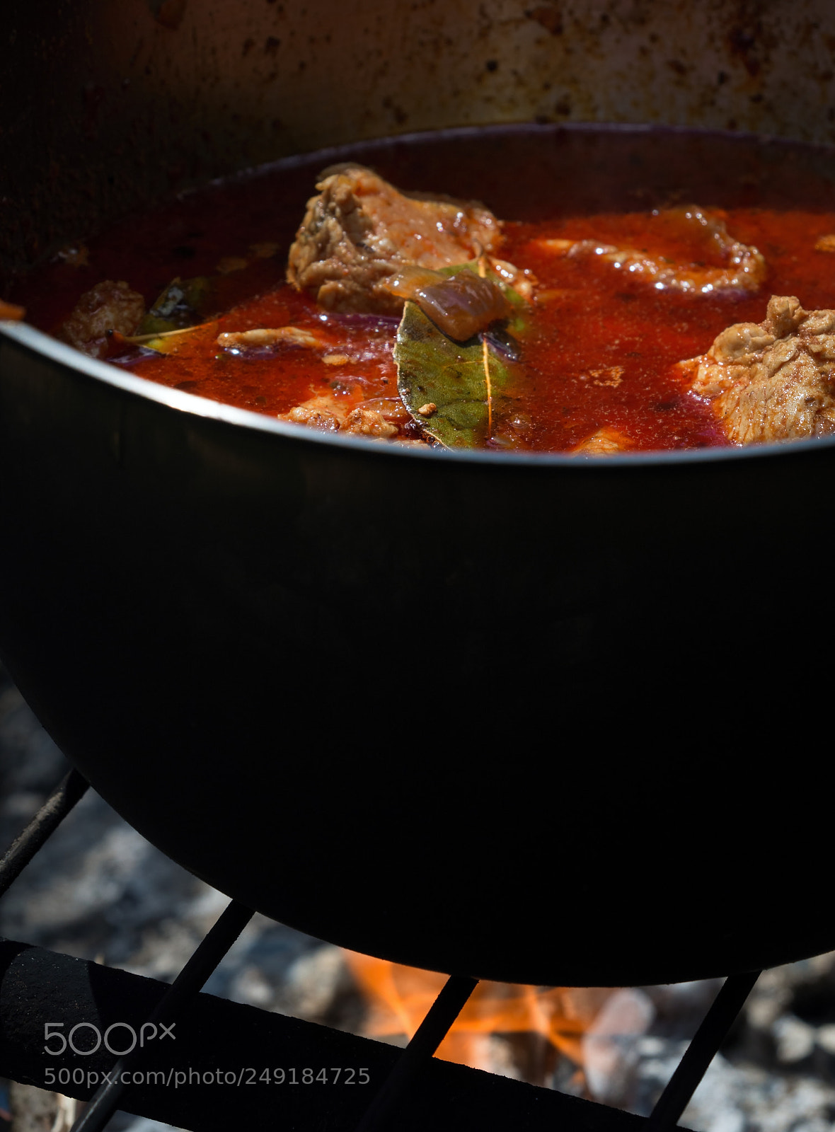 Olympus OM-D E-M10 II sample photo. Goulash in a pot photography