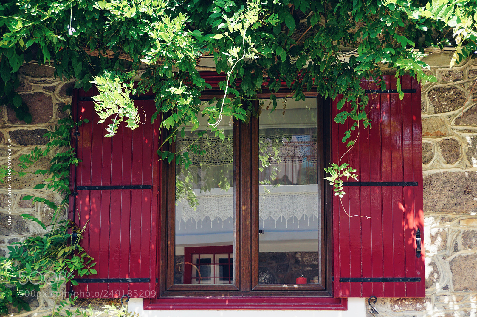 Sony a6000 sample photo. Red window.... photography
