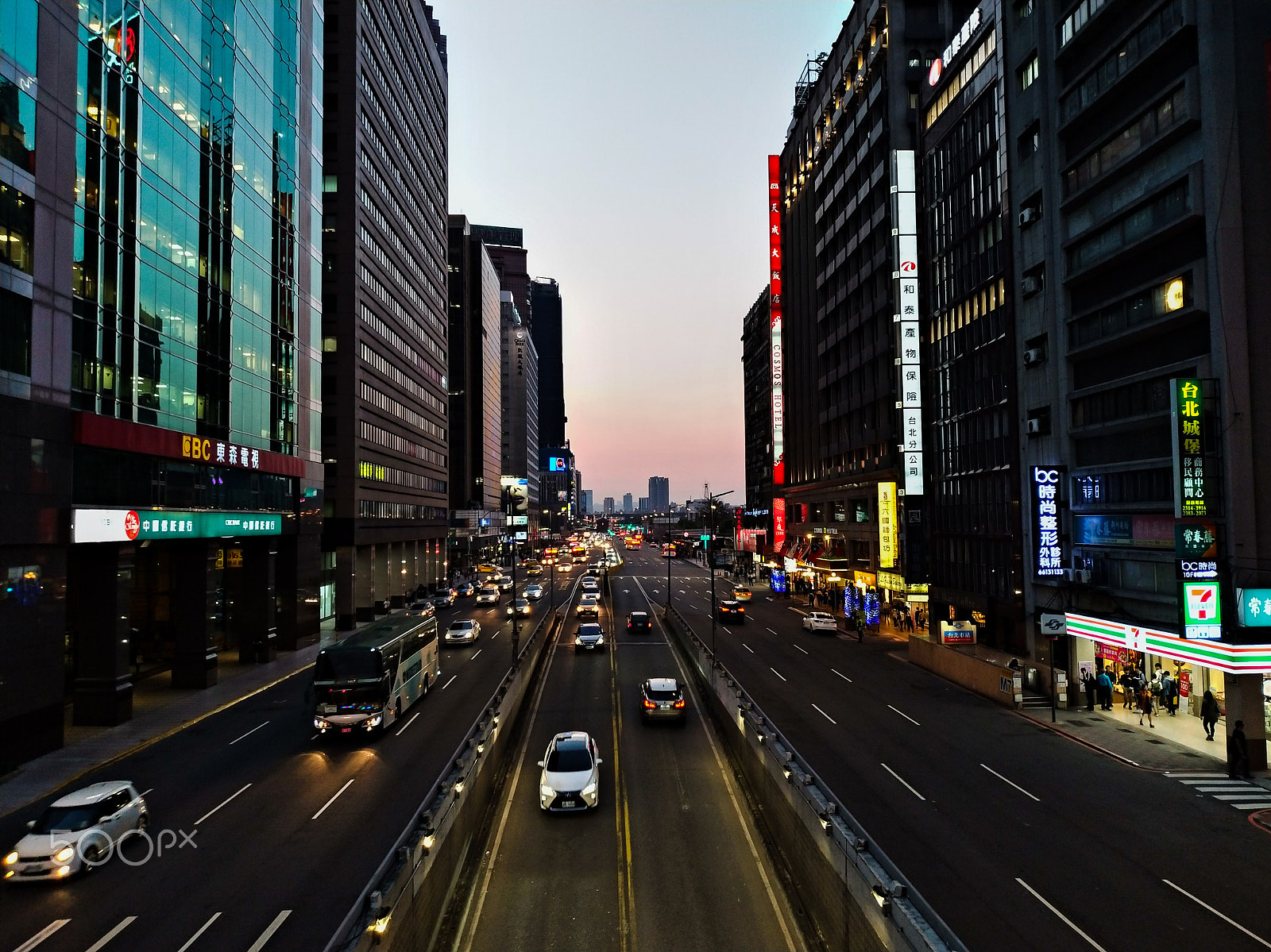 ASUS ZenFone 4 (ZE554KL) sample photo. Taipei at dusk photography