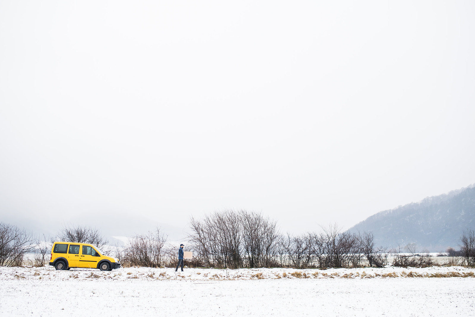 Nikon D5 sample photo. Delivery man delivering parcel photography