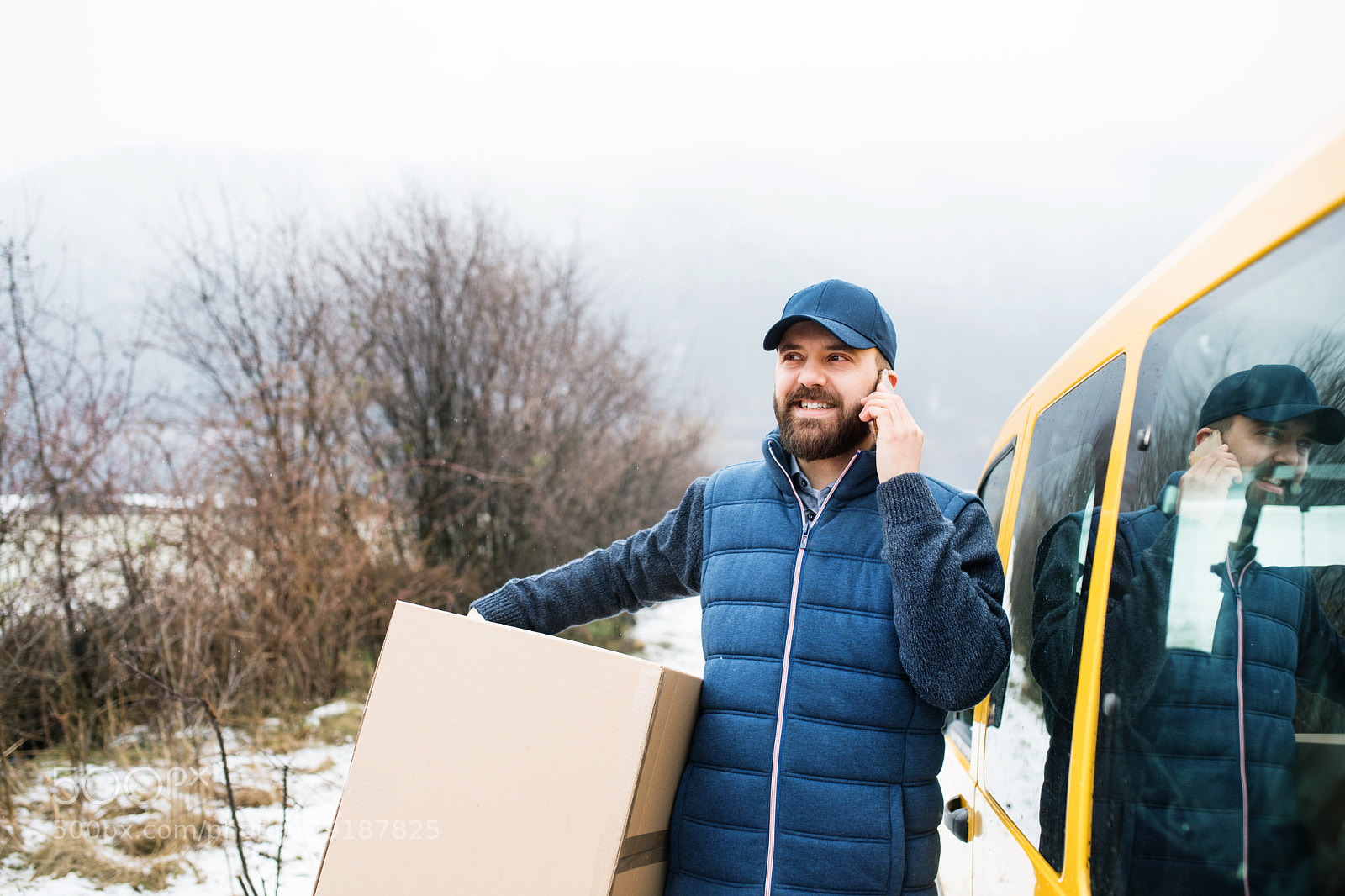 Nikon D5 sample photo. Delivery man delivering parcel photography