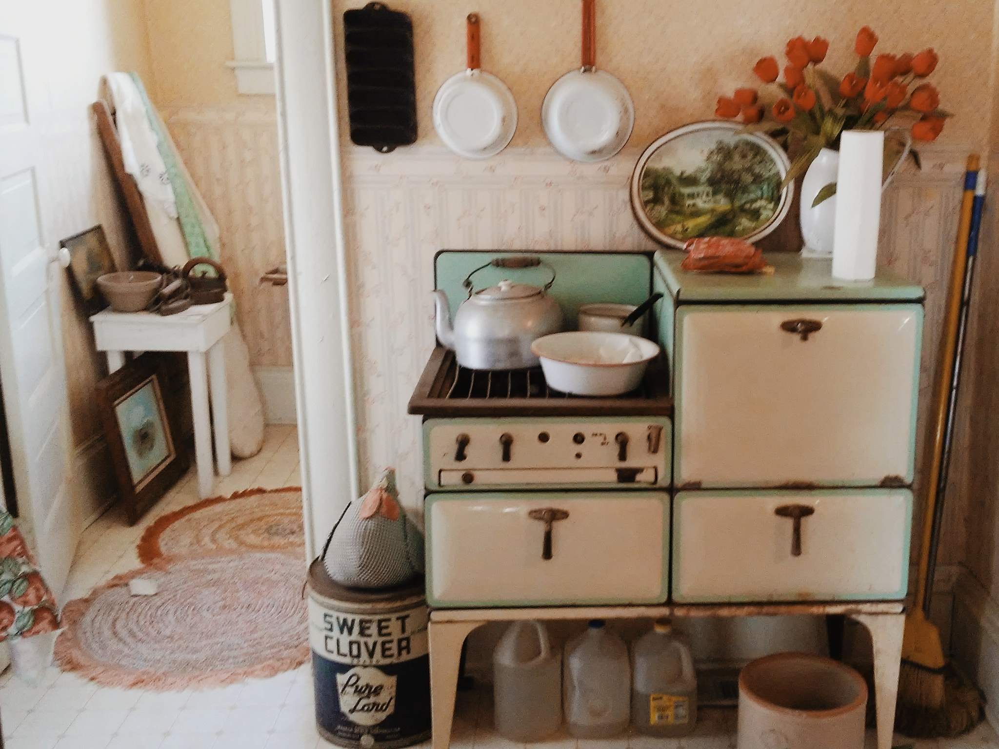 LG X STYLE sample photo. 1920s kitchen photography