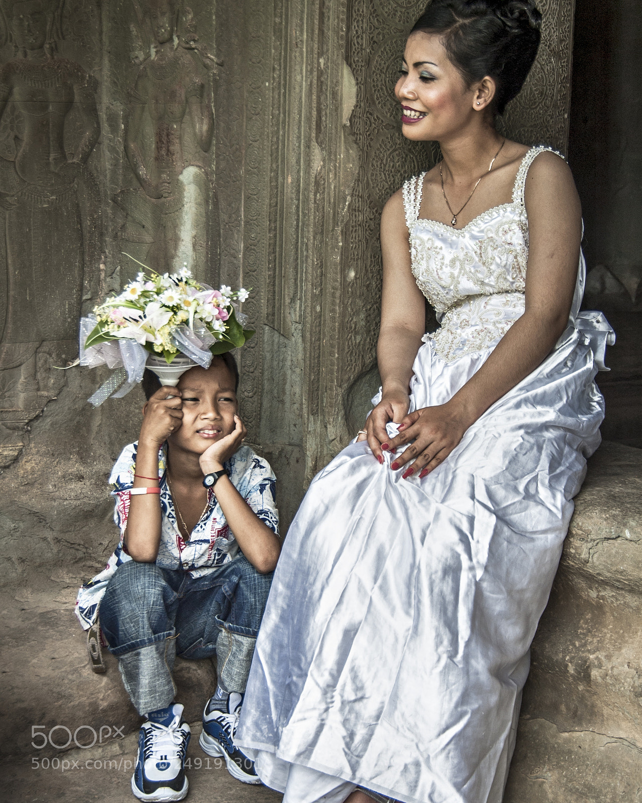 Nikon D70 sample photo. Bridesmaids / angkor wat photography