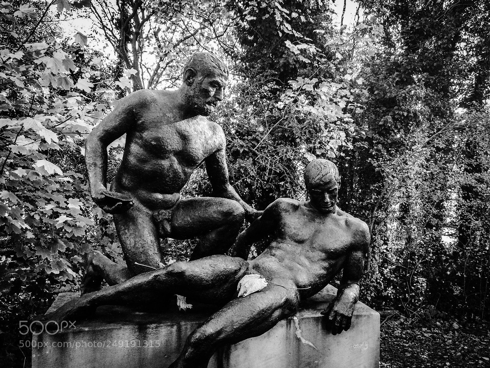 Apple iPhone 5s sample photo. Compassion by sculptor uli photography