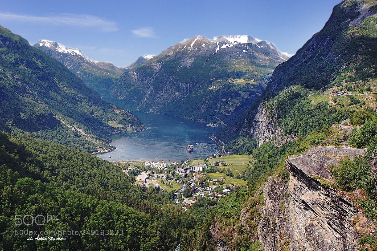 Canon EOS 500D (EOS Rebel T1i / EOS Kiss X3) sample photo. High view over geiranger photography