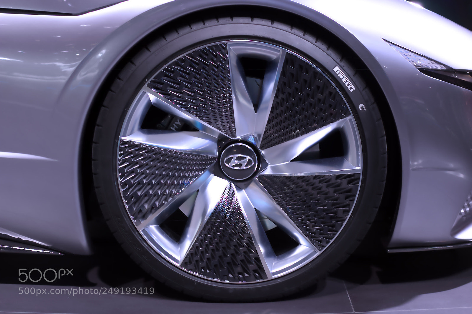 Canon EOS 600D (Rebel EOS T3i / EOS Kiss X5) sample photo. Hyundai circle photography