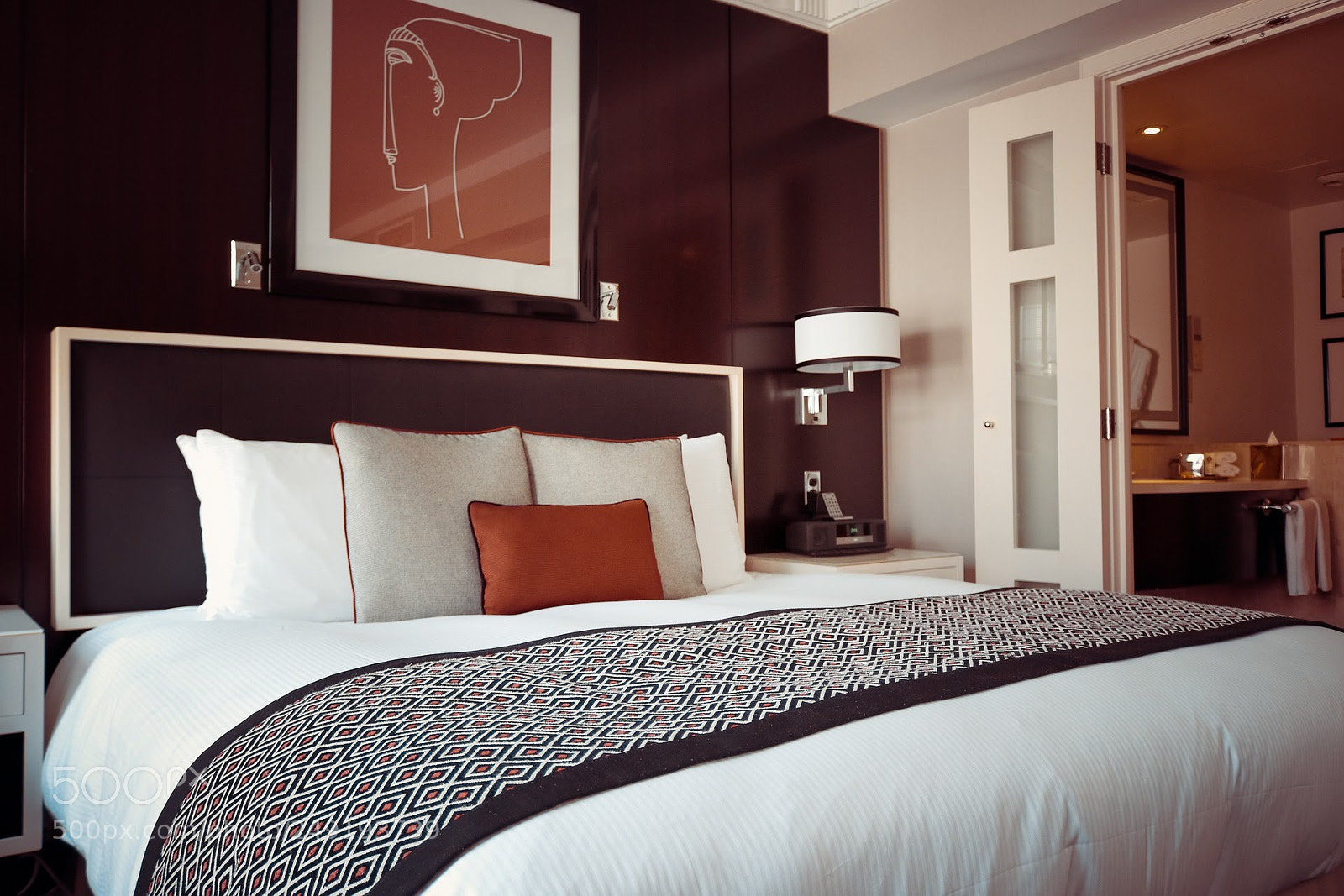 Canon EOS 750D (EOS Rebel T6i / EOS Kiss X8i) sample photo. Hotel room () photography