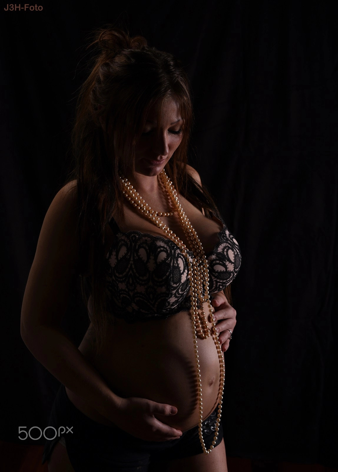 Sigma 50mm F1.4 DG HSM Art sample photo. Julle - pregnant w pearls ii - color photography