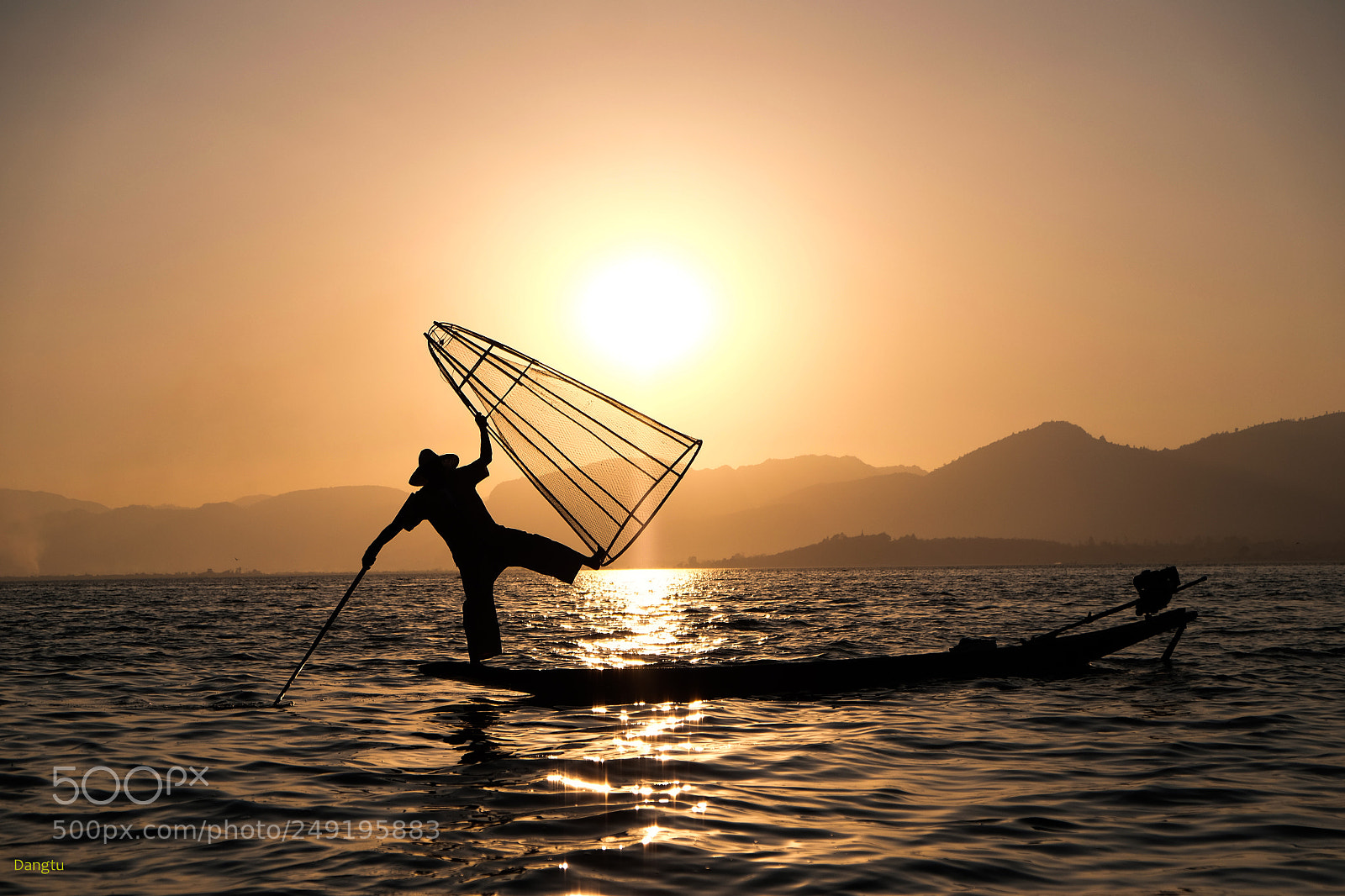 Fujifilm X-T1 sample photo. Fisherman on inle lake photography