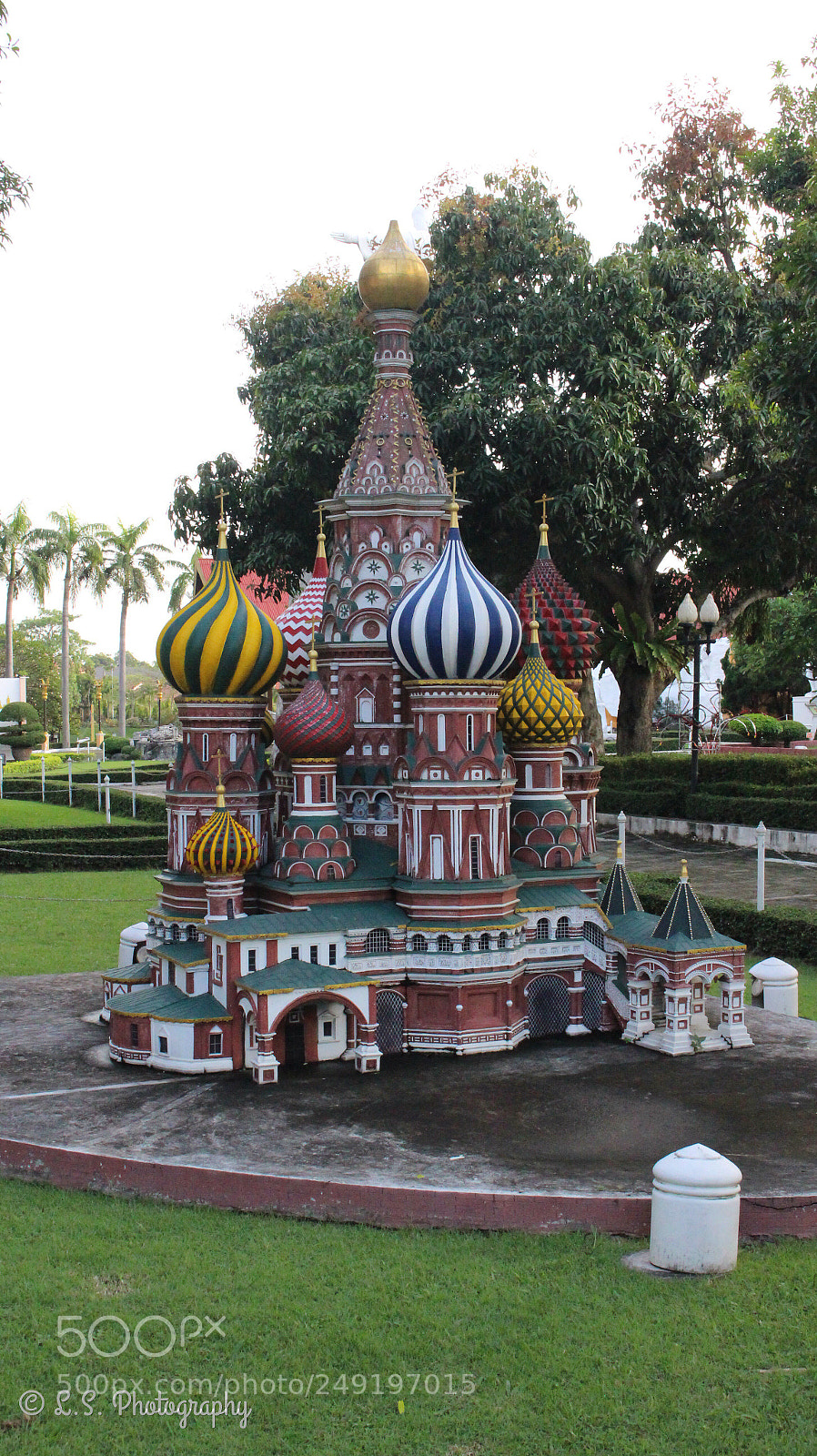 Canon EOS 700D (EOS Rebel T5i / EOS Kiss X7i) sample photo. Moscow building photography