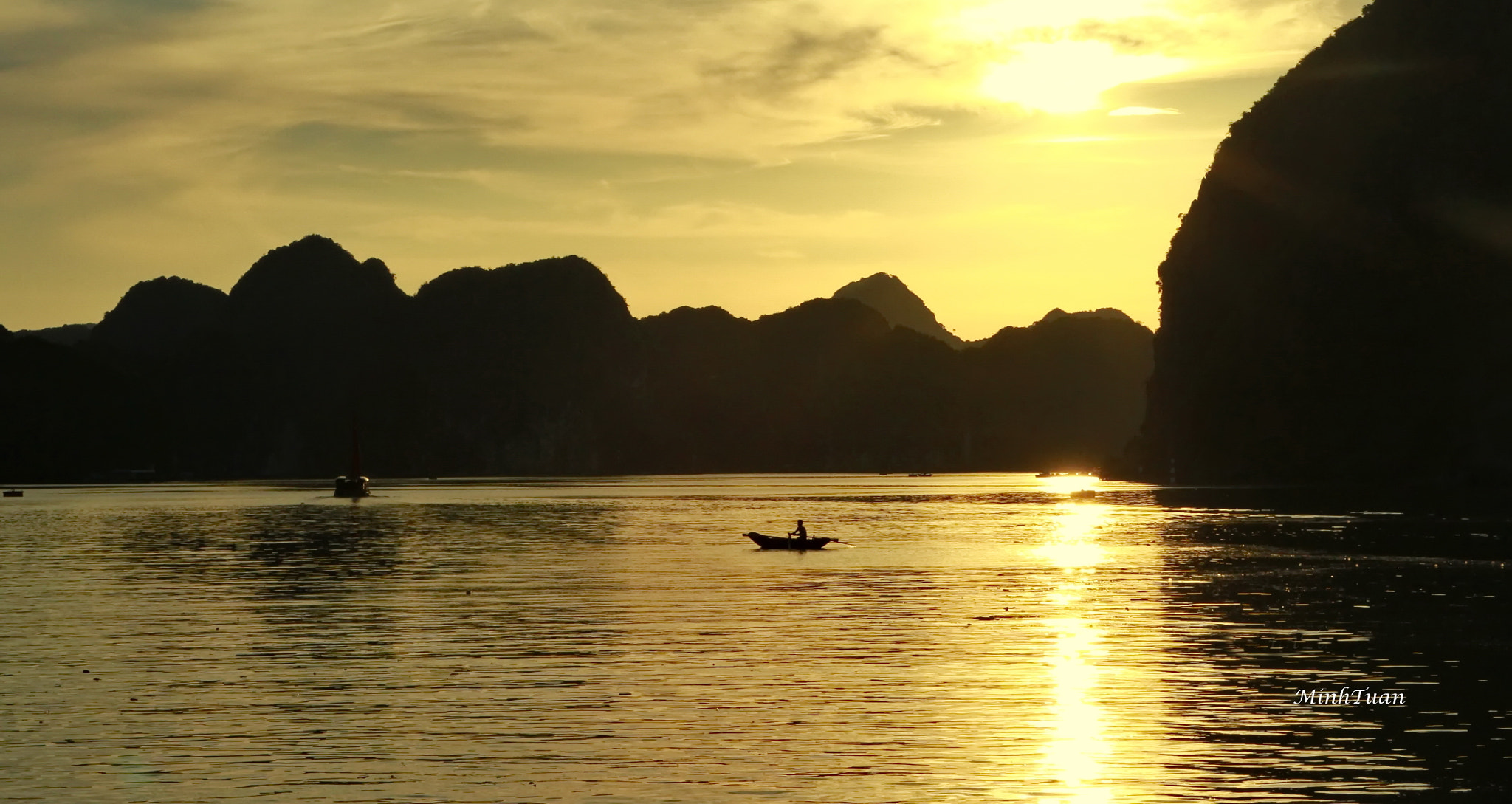 Canon EF-S 17-55mm F2.8 IS USM sample photo. Sunset in lan ha bay photography