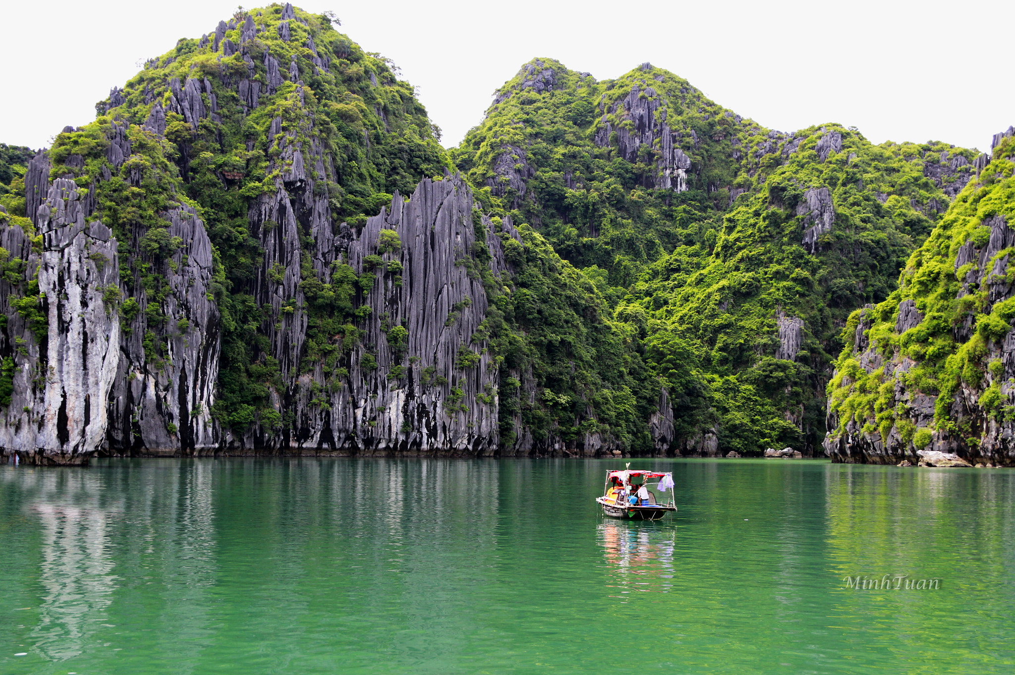 Canon EF-S 17-55mm F2.8 IS USM sample photo. The morning in ha long bay photography
