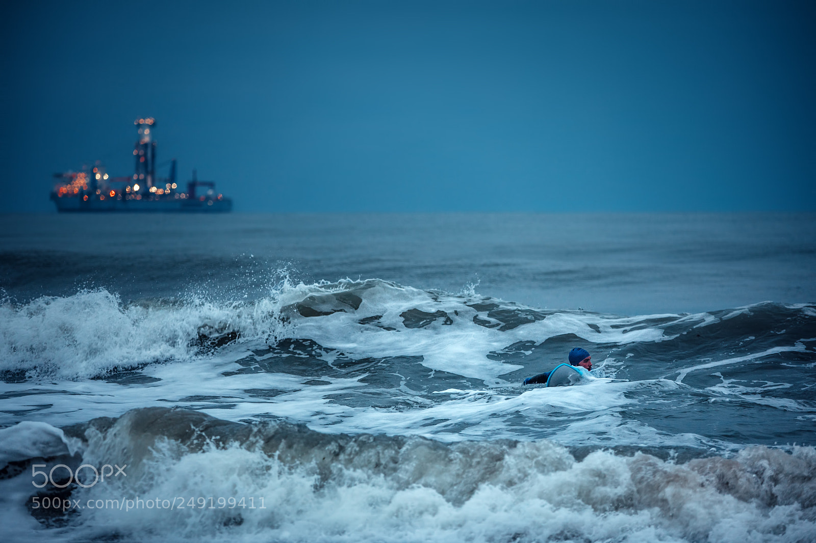 Canon EOS 5D Mark IV sample photo. Surfer catches huge waves photography