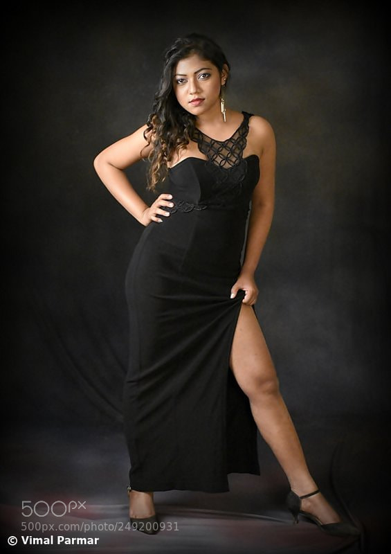 Nikon D7200 sample photo. Lady in black photography