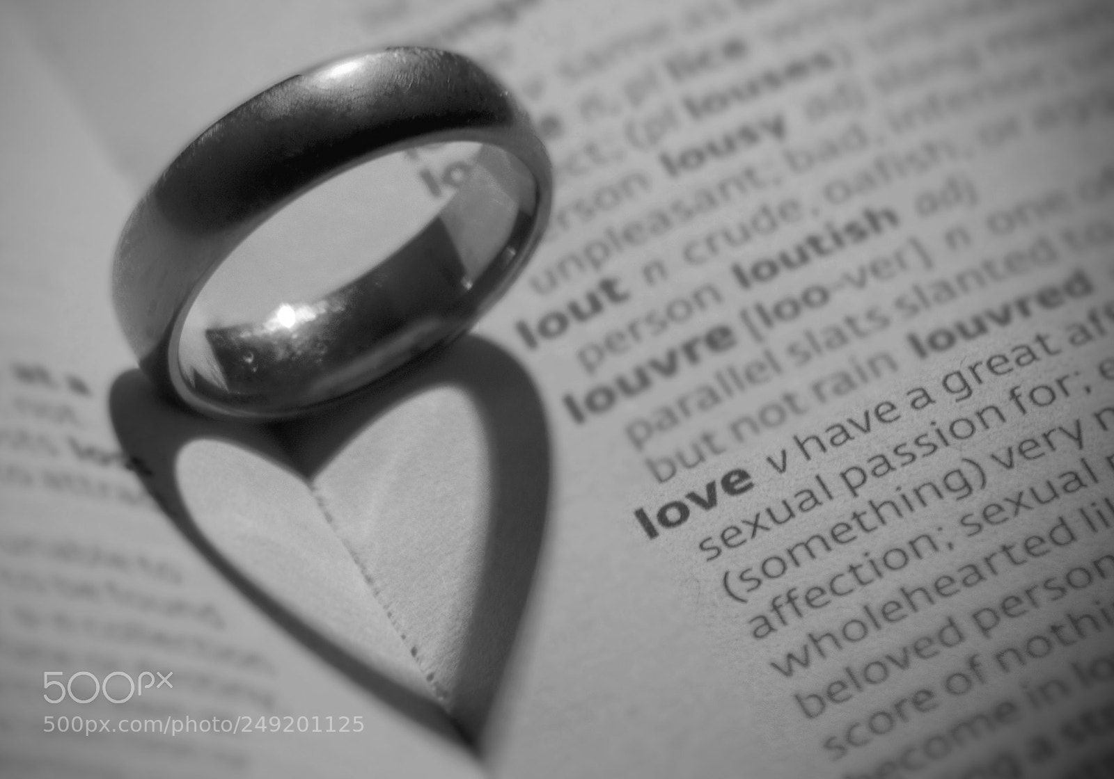 Canon EOS 550D (EOS Rebel T2i / EOS Kiss X4) sample photo. Ring of love photography
