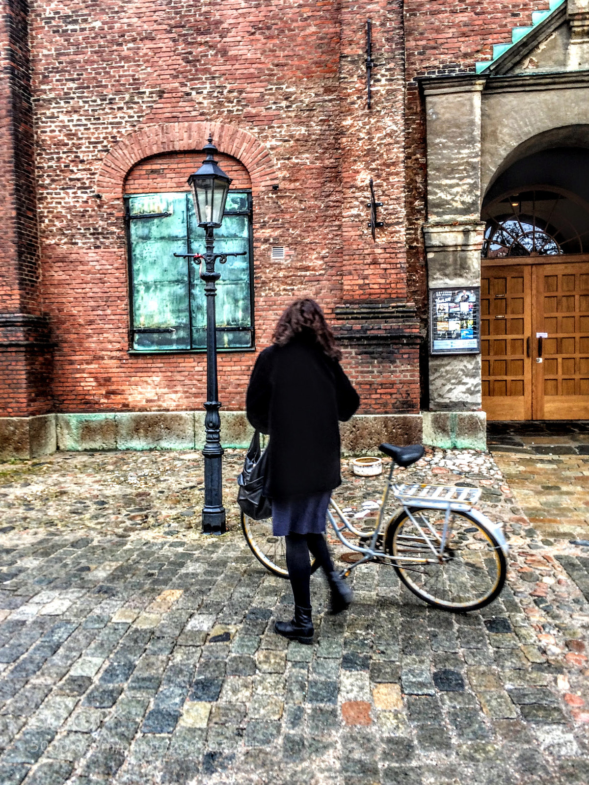 Apple iPhone 5s sample photo. Parking at the lamp photography