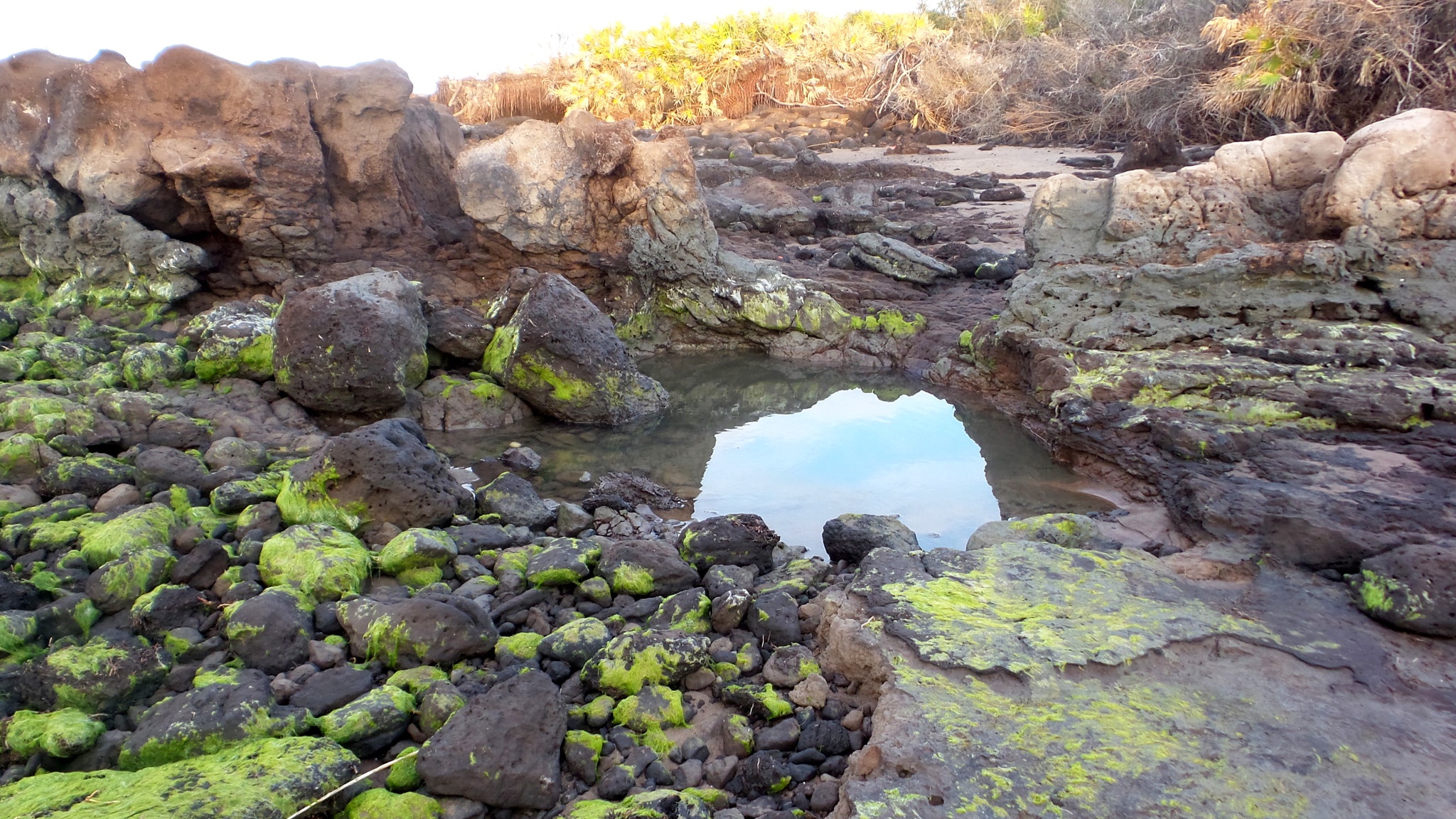 Samsung Galaxy Camera 2 sample photo. Rocky pool photography